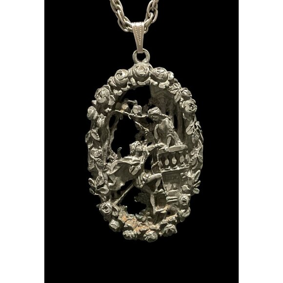 VTG 60-70’s Pewter Art Nouveau Necklace 3D ROMEO & JULIET Roses Romance THEATER - Picture 4 of 6